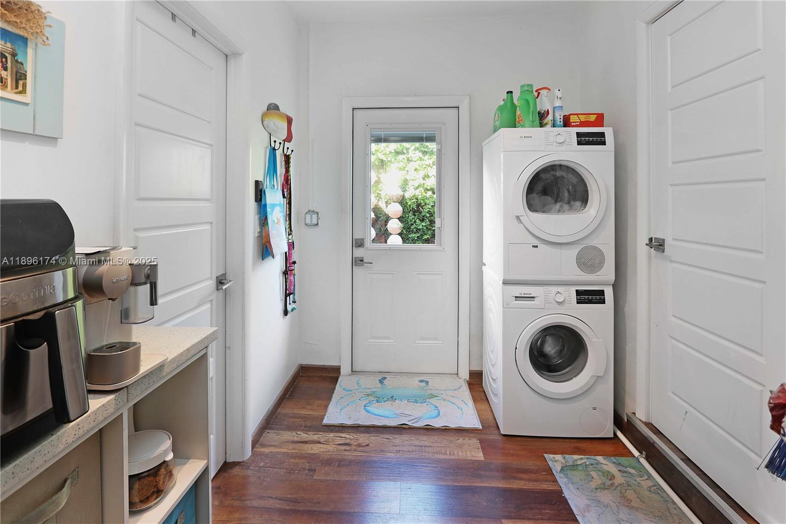 HOLLYWOOD - Residential