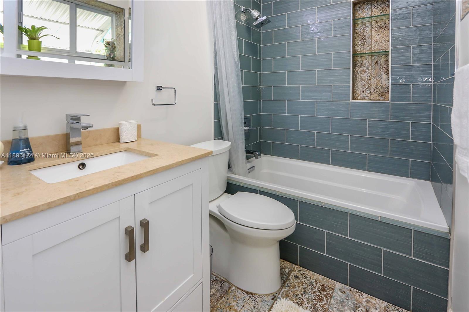 HOLLYWOOD - Residential