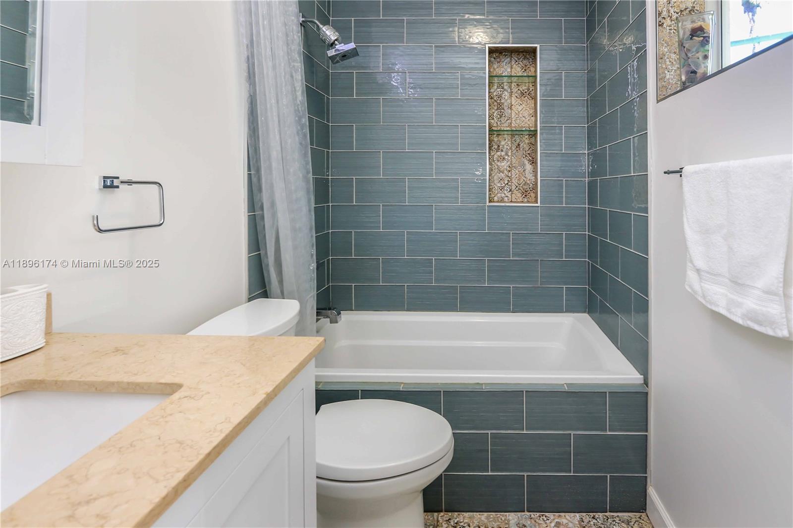 HOLLYWOOD - Residential