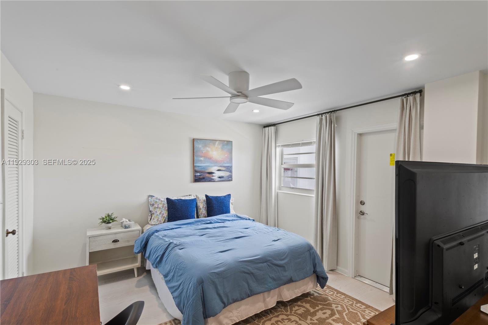 RIDGEVIEW TOWERS CONDO - Residential Lease