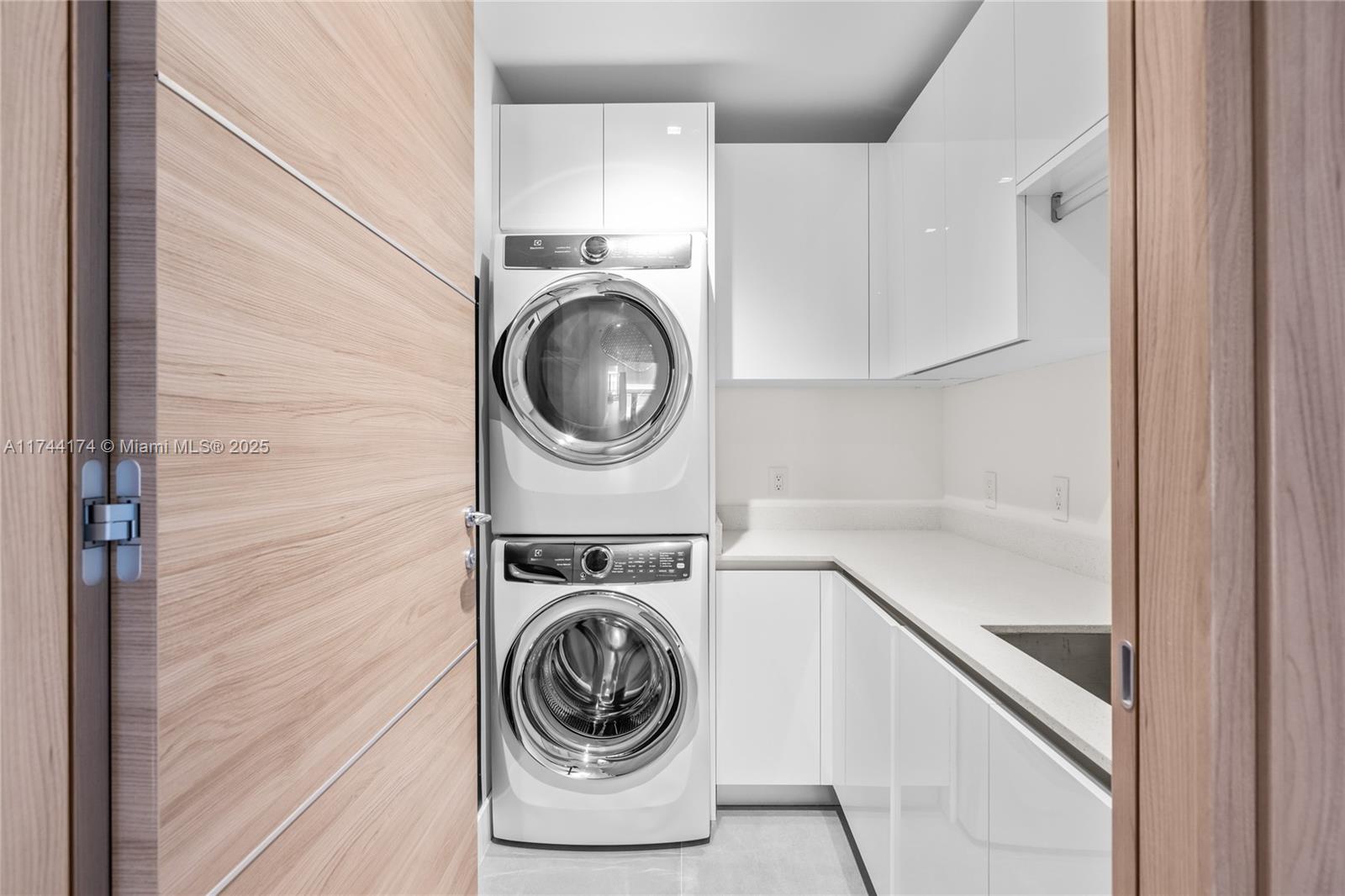 CORAL GABLES BILTMORE SEC - Residential