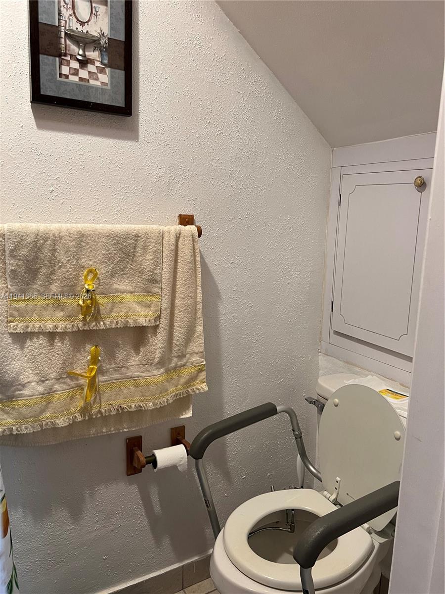 COUNTRY CLUB OF MIAMI - F - Residential