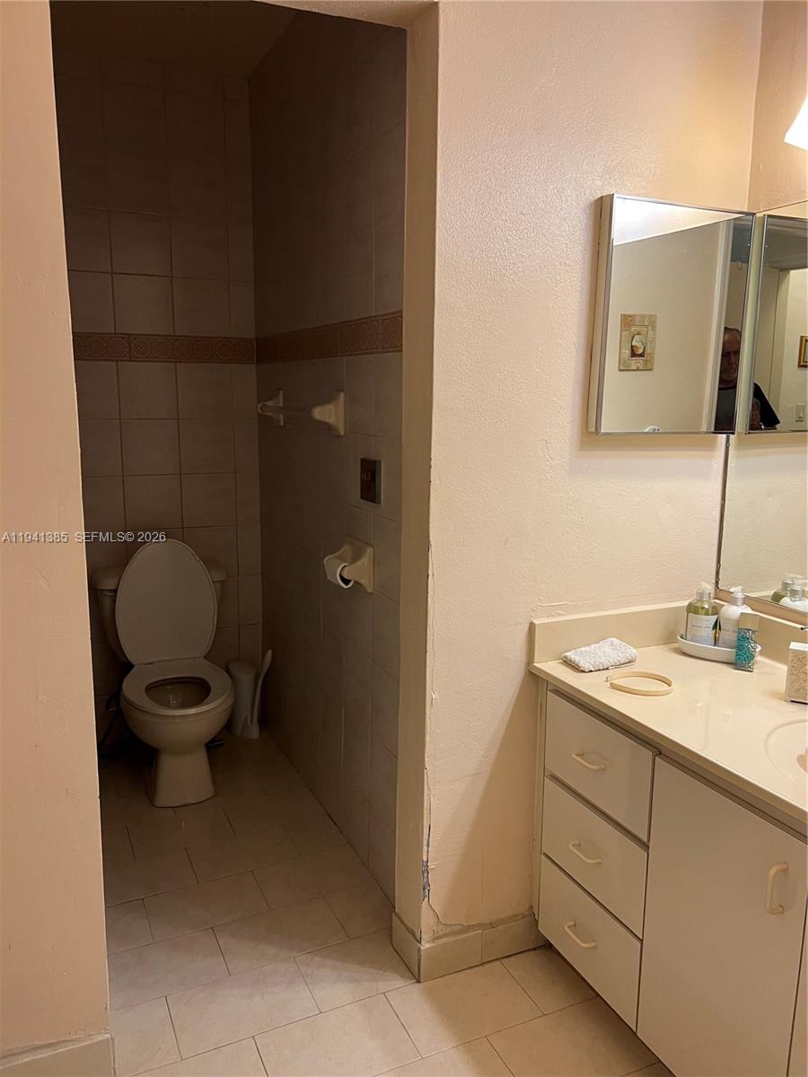 COUNTRY CLUB OF MIAMI - F - Residential