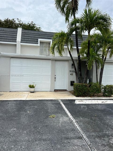 19358 Bobolink Dr Hialeah FL 33015