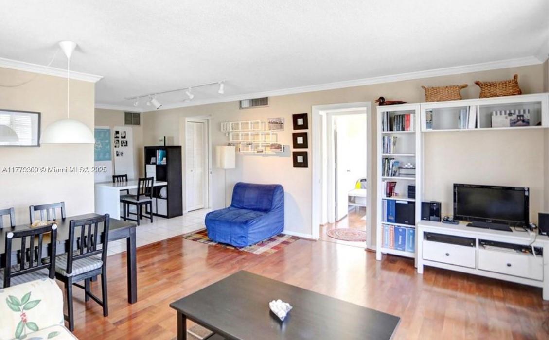 Property for Sale at 1020 94th St 401, Bay Harbor Islands, Miami-Dade County, Florida - Bedrooms: 2 
Bathrooms: 2  - $299,999