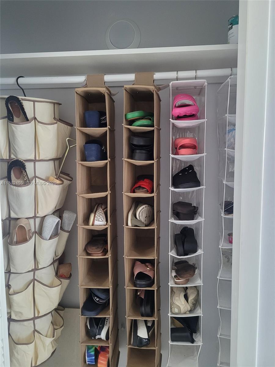 HILLCREST EAST NO 23 COND - Residential