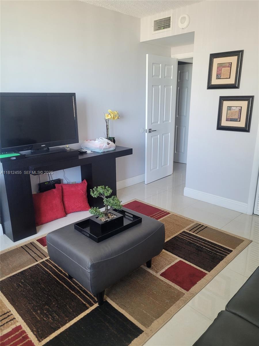 HILLCREST EAST NO 23 COND - Residential