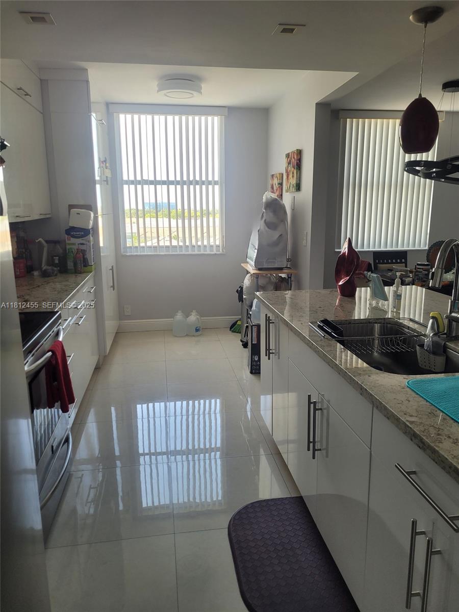 HILLCREST EAST NO 23 COND - Residential