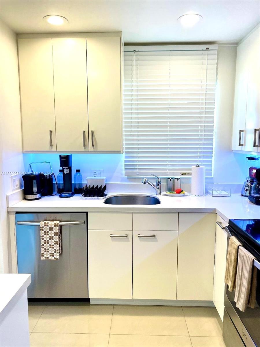 CASA PARADISO CO-OP - Residential Lease