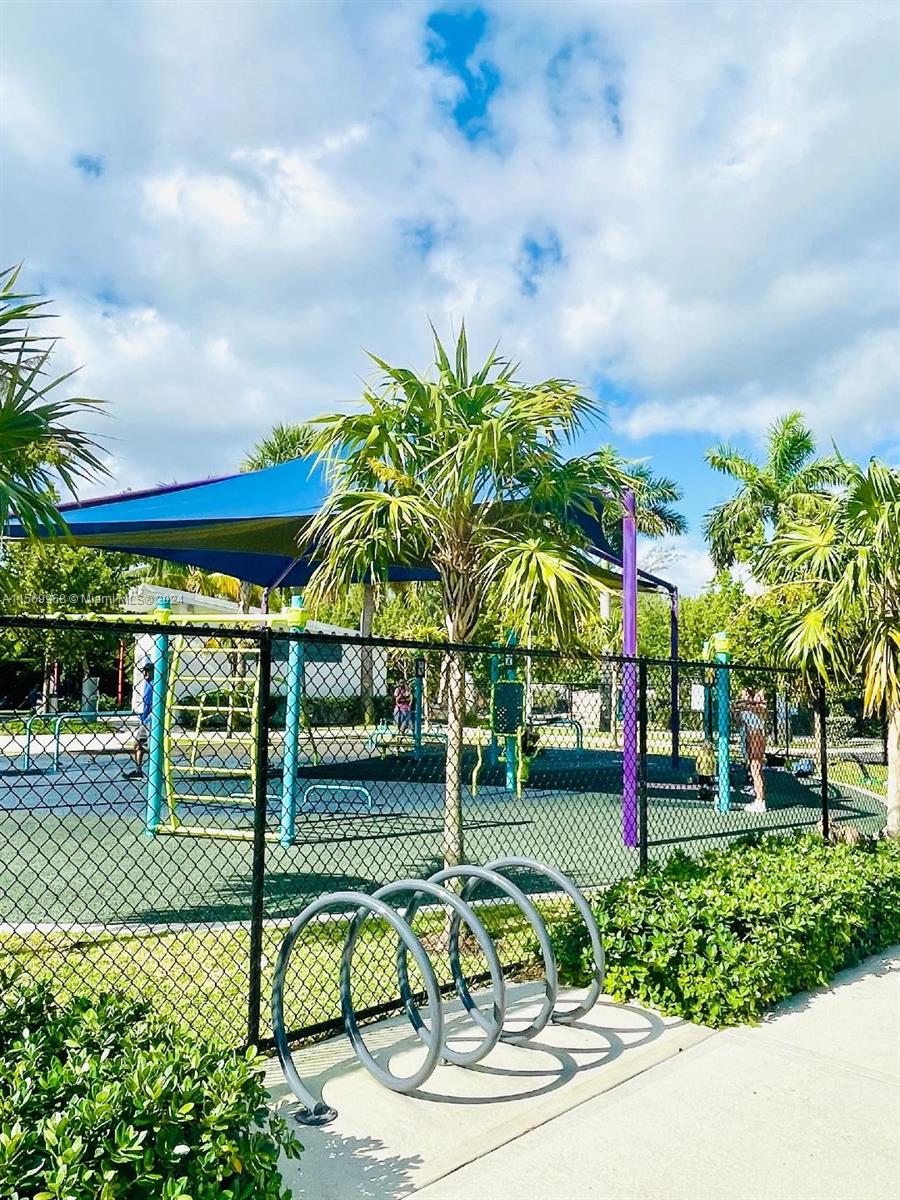 CASA PARADISO CO-OP - Residential Lease