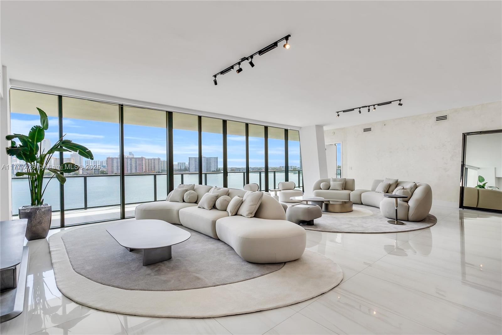 PRIVE CONDO - Residential