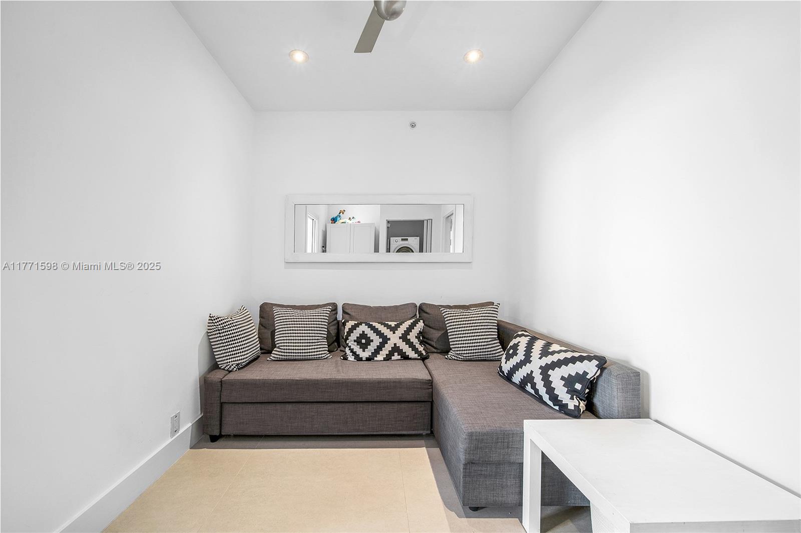 KEY COLONY NO 1 - Residential Lease