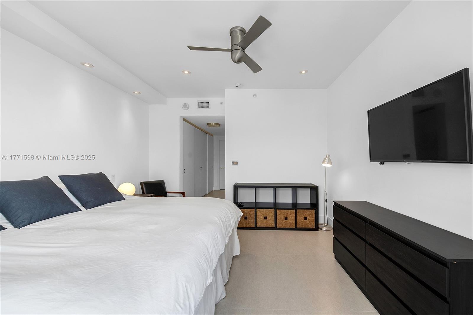 KEY COLONY NO 1 - Residential Lease