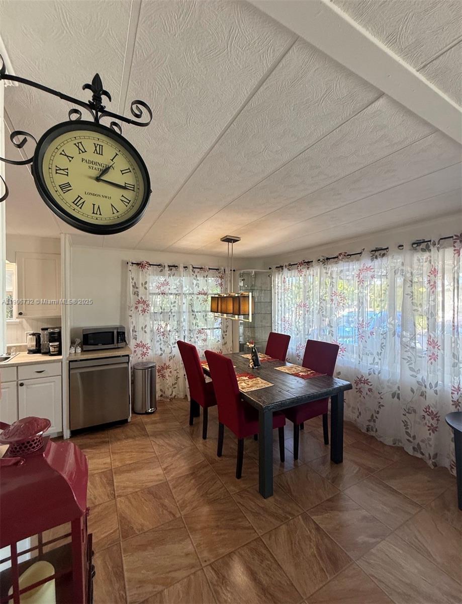 RAVENSWOOD ESTATES & MARI - Residential