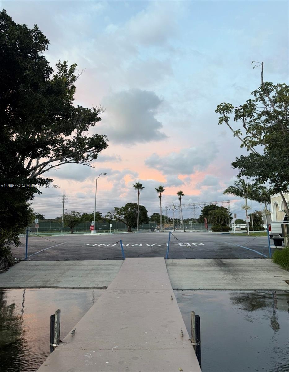 RAVENSWOOD ESTATES & MARI - Residential