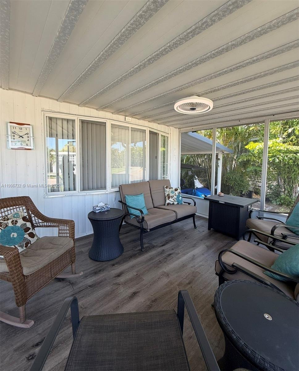 RAVENSWOOD ESTATES & MARI - Residential