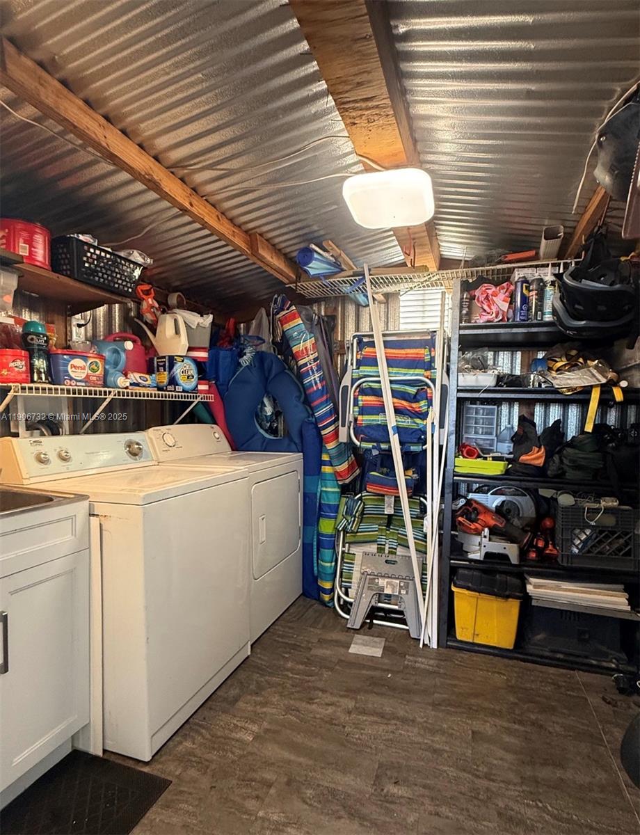 RAVENSWOOD ESTATES & MARI - Residential