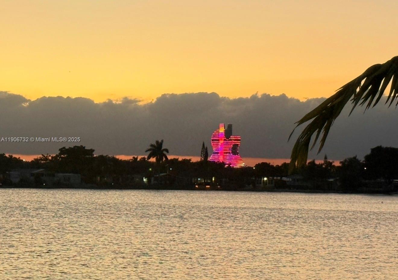 RAVENSWOOD ESTATES & MARI - Residential