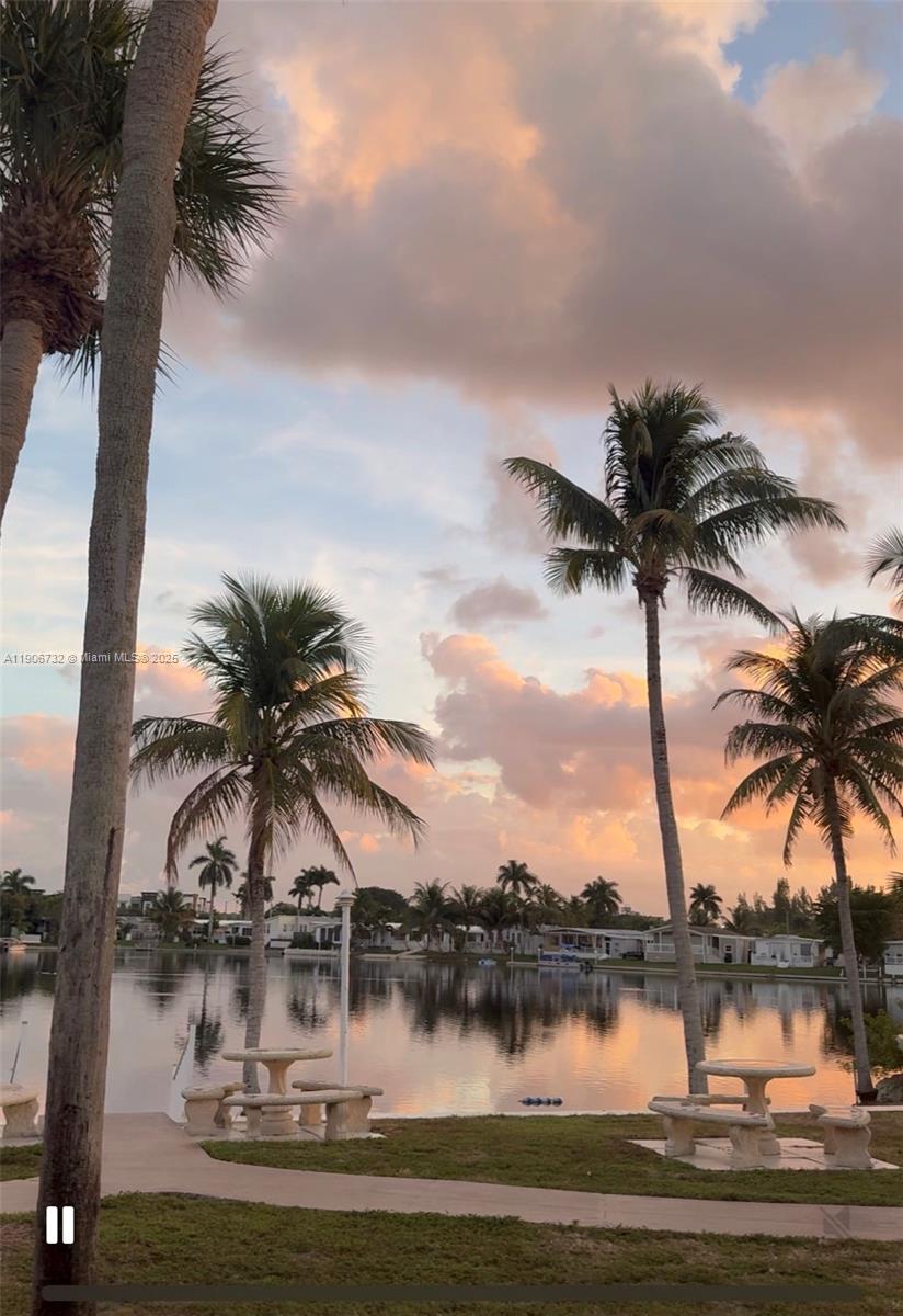 RAVENSWOOD ESTATES & MARI - Residential