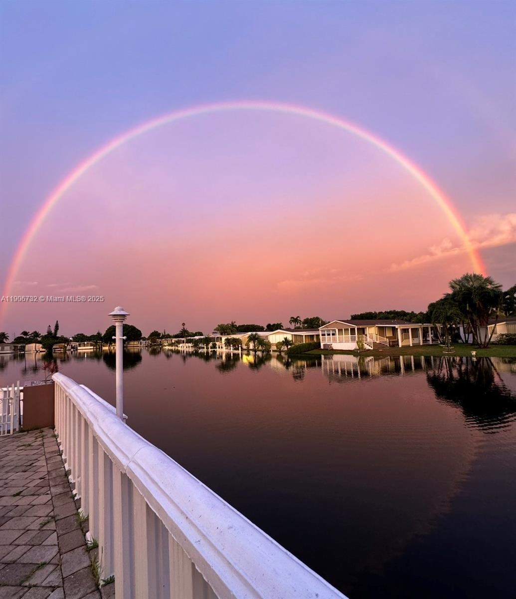 RAVENSWOOD ESTATES & MARI - Residential