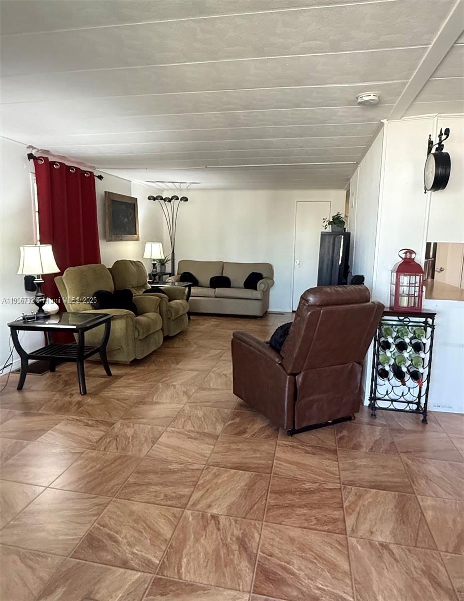 RAVENSWOOD ESTATES & MARI - Residential