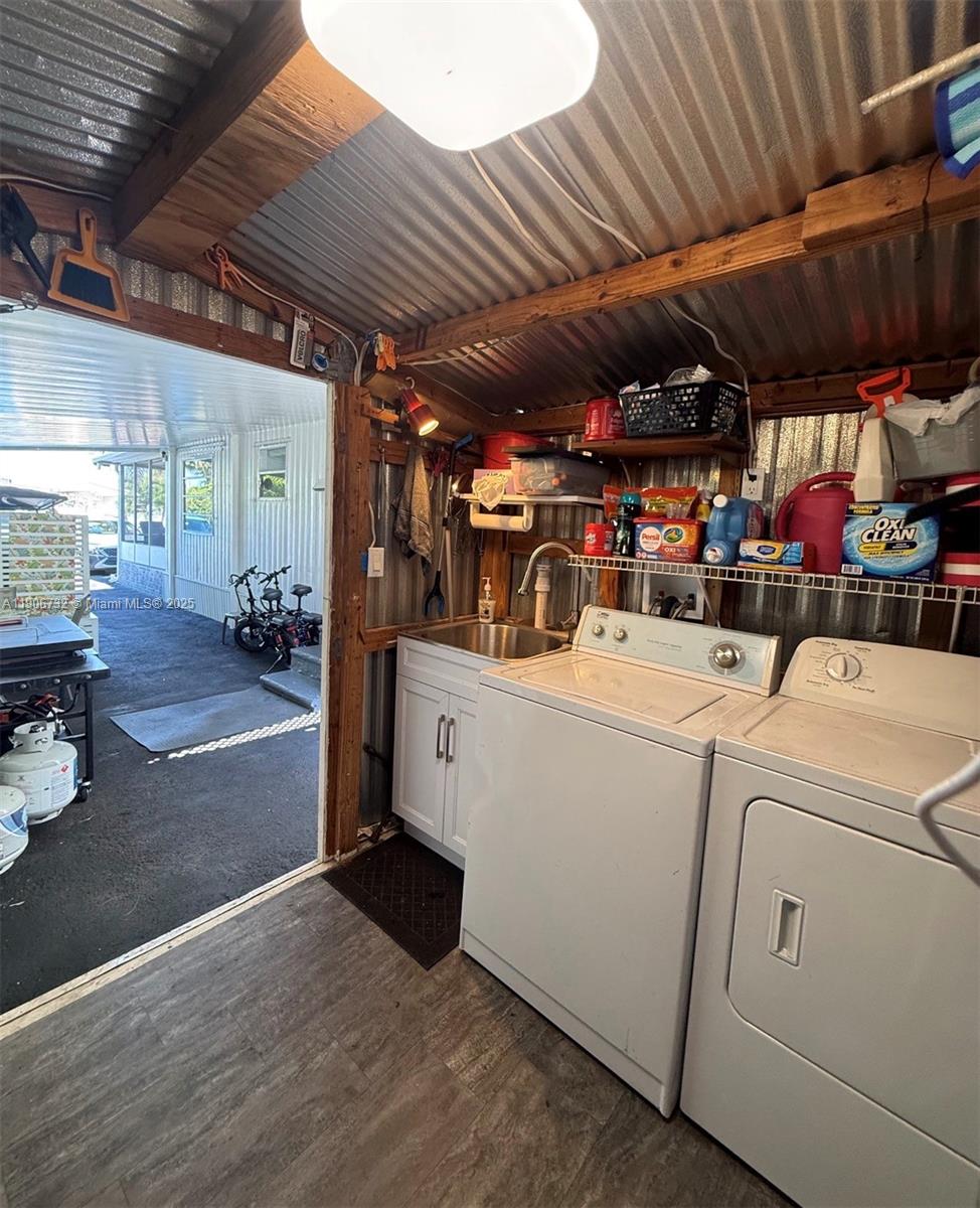 RAVENSWOOD ESTATES & MARI - Residential