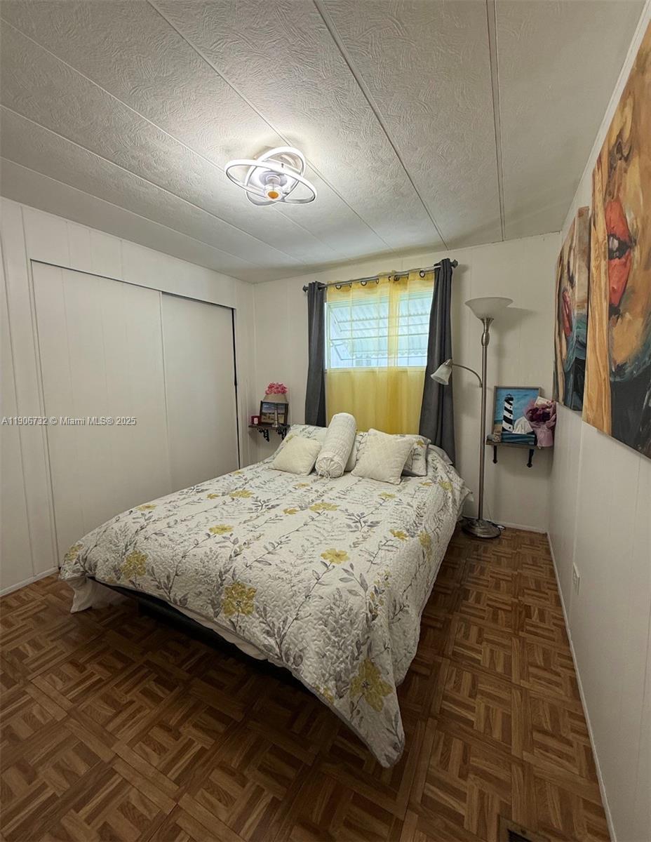 RAVENSWOOD ESTATES & MARI - Residential