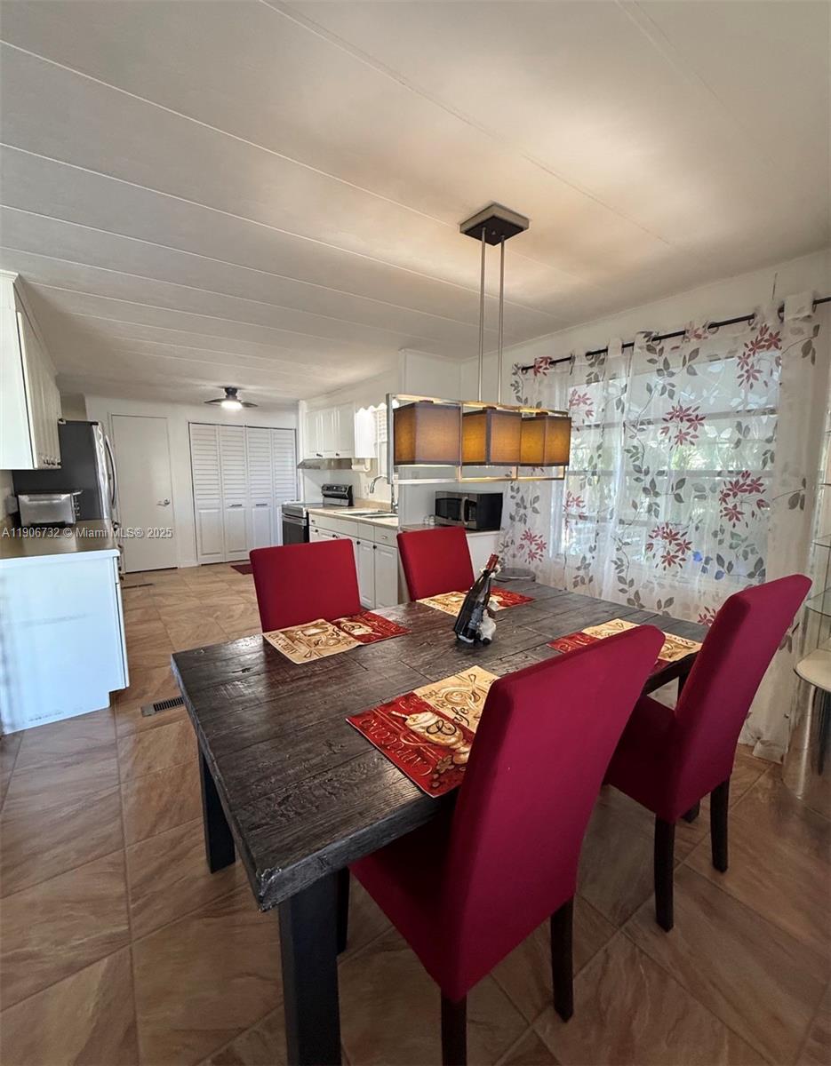 RAVENSWOOD ESTATES & MARI - Residential