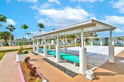 RAVENSWOOD ESTATES & MARI - Residential