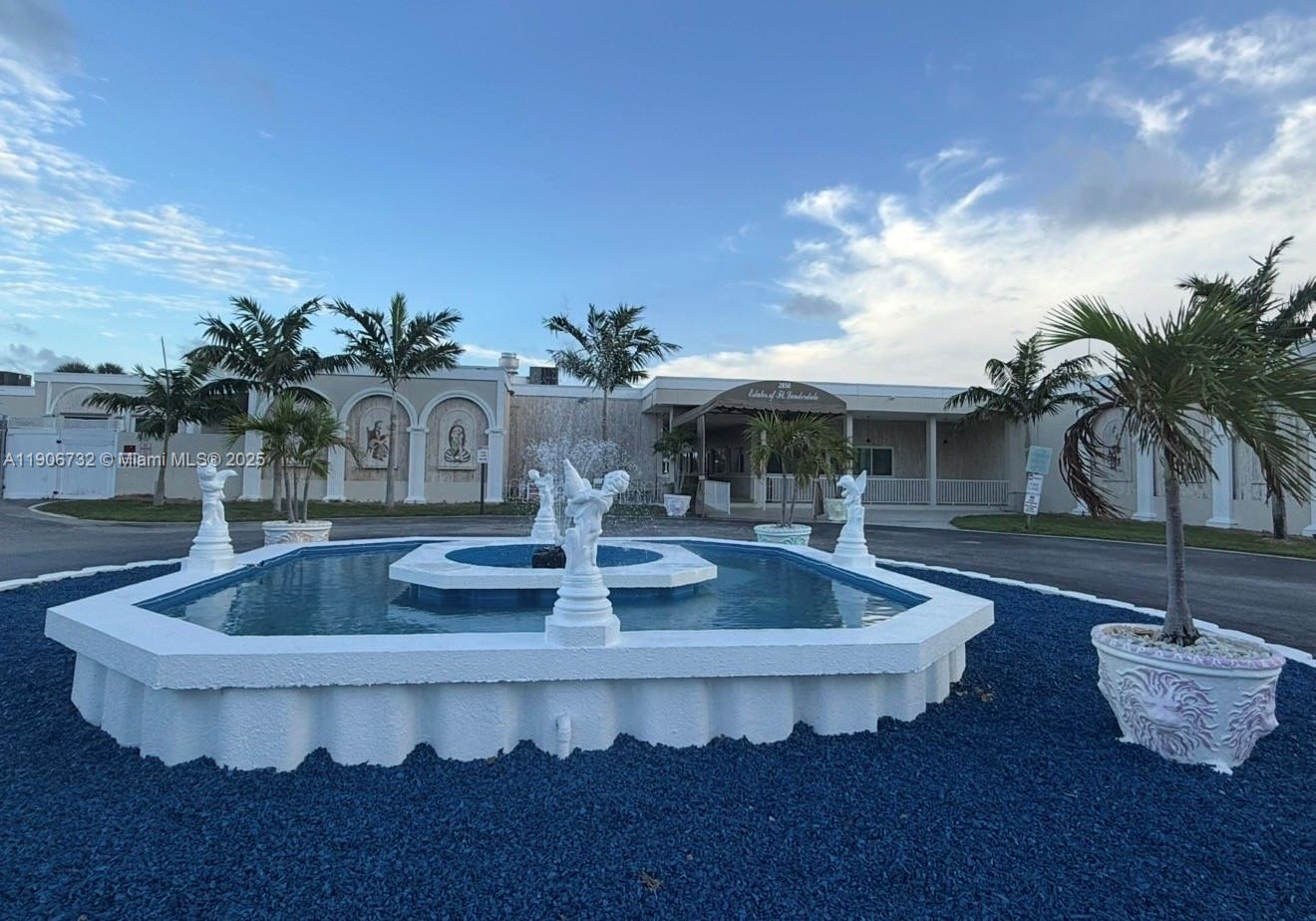 RAVENSWOOD ESTATES & MARI - Residential