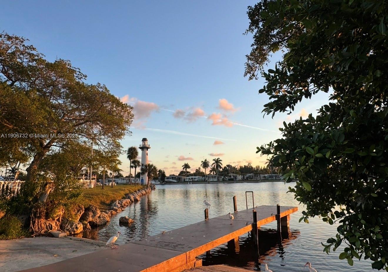 RAVENSWOOD ESTATES & MARI - Residential