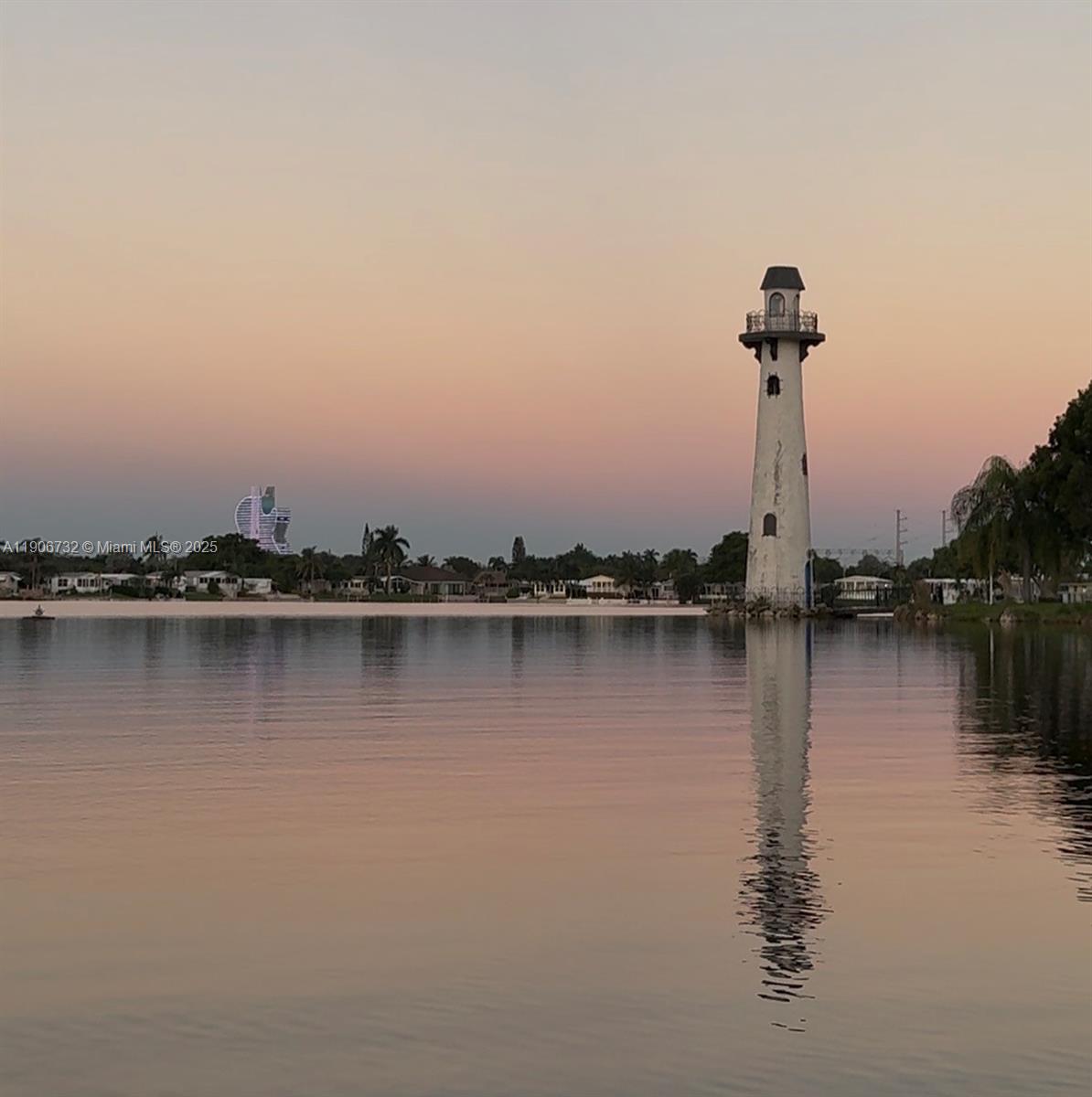 RAVENSWOOD ESTATES & MARI - Residential