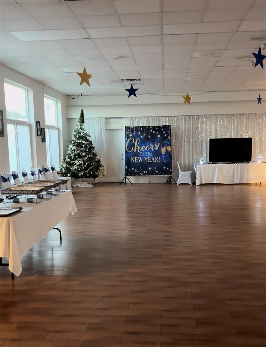 RAVENSWOOD ESTATES & MARI - Residential