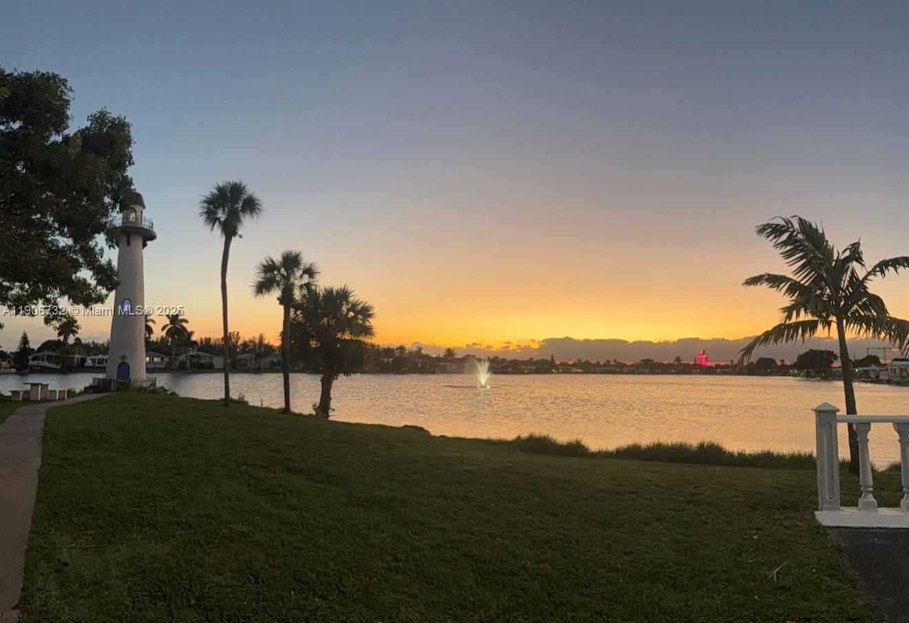 RAVENSWOOD ESTATES & MARI - Residential