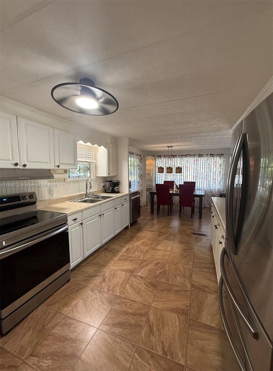 RAVENSWOOD ESTATES & MARI - Residential