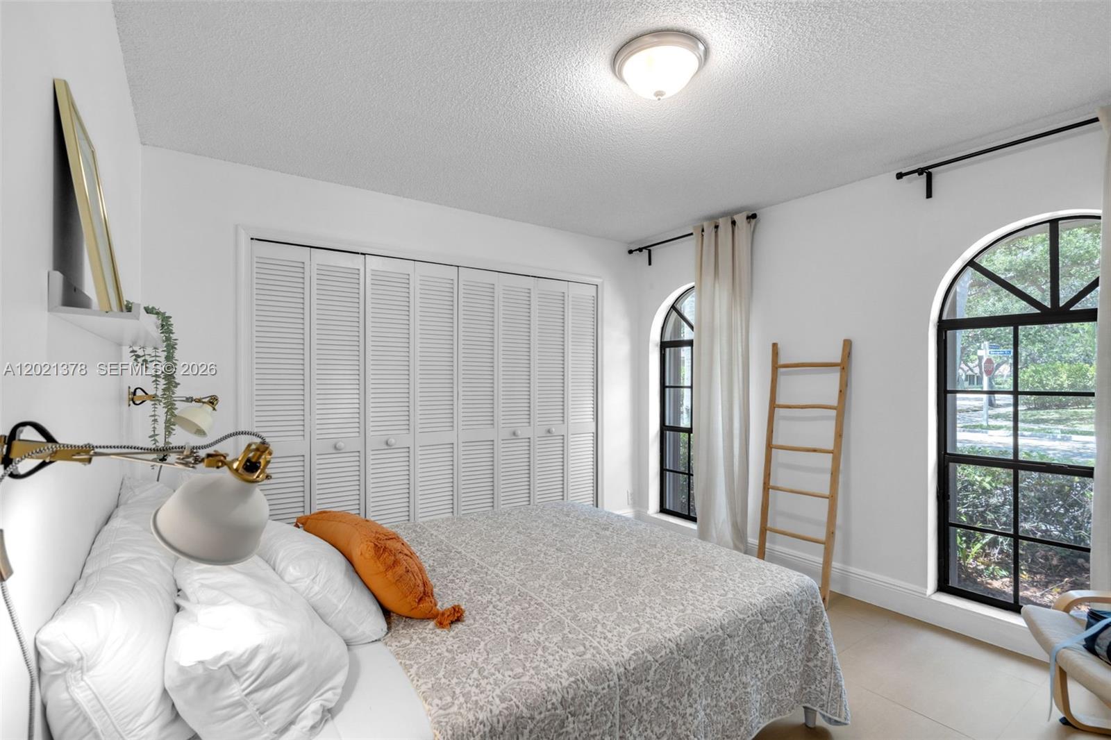 COUNTRY ISLES - Residential