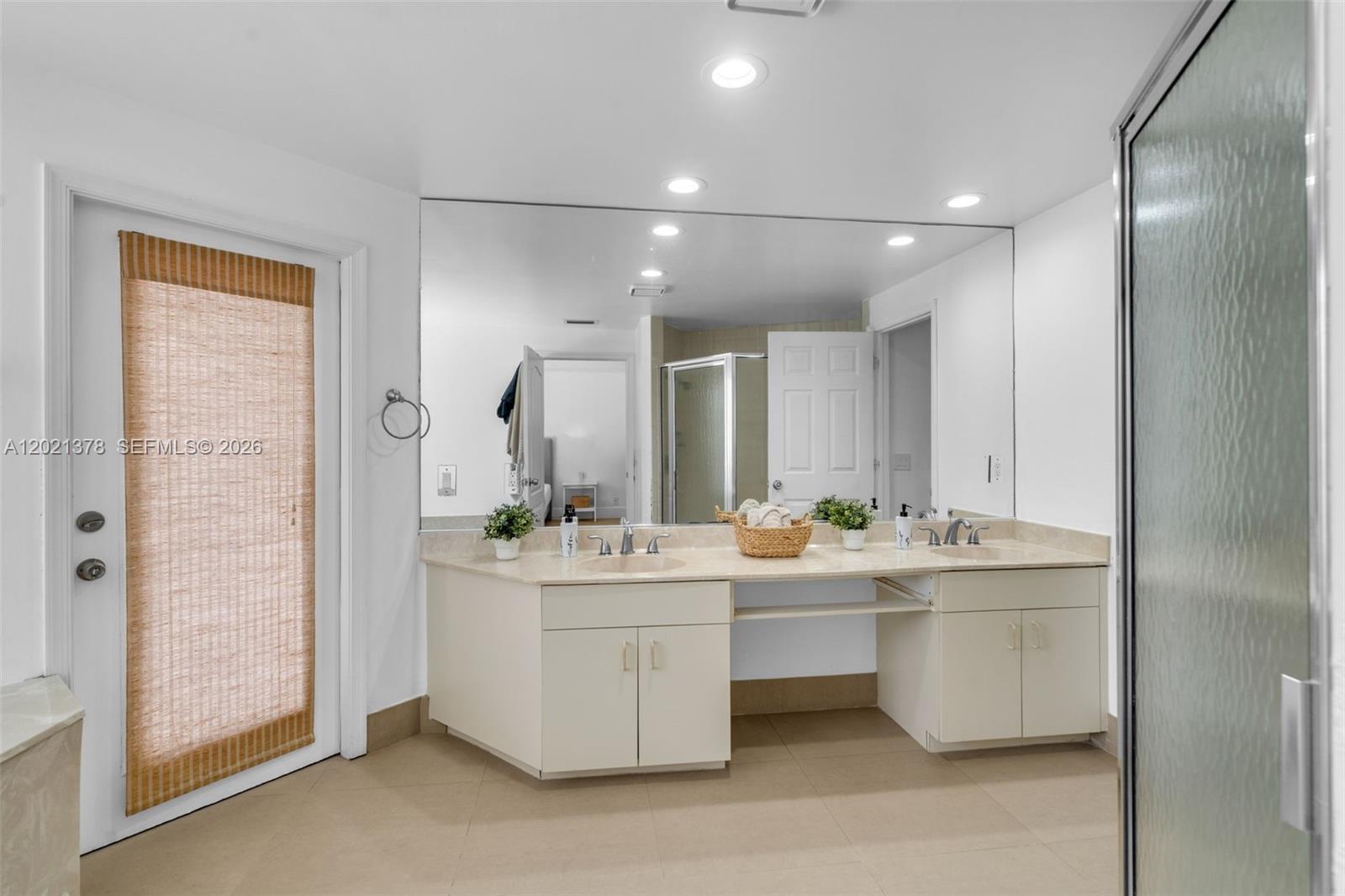 COUNTRY ISLES - Residential