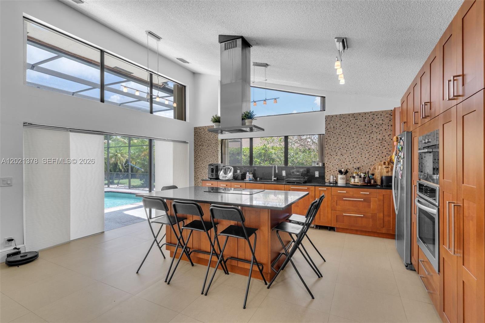 COUNTRY ISLES - Residential
