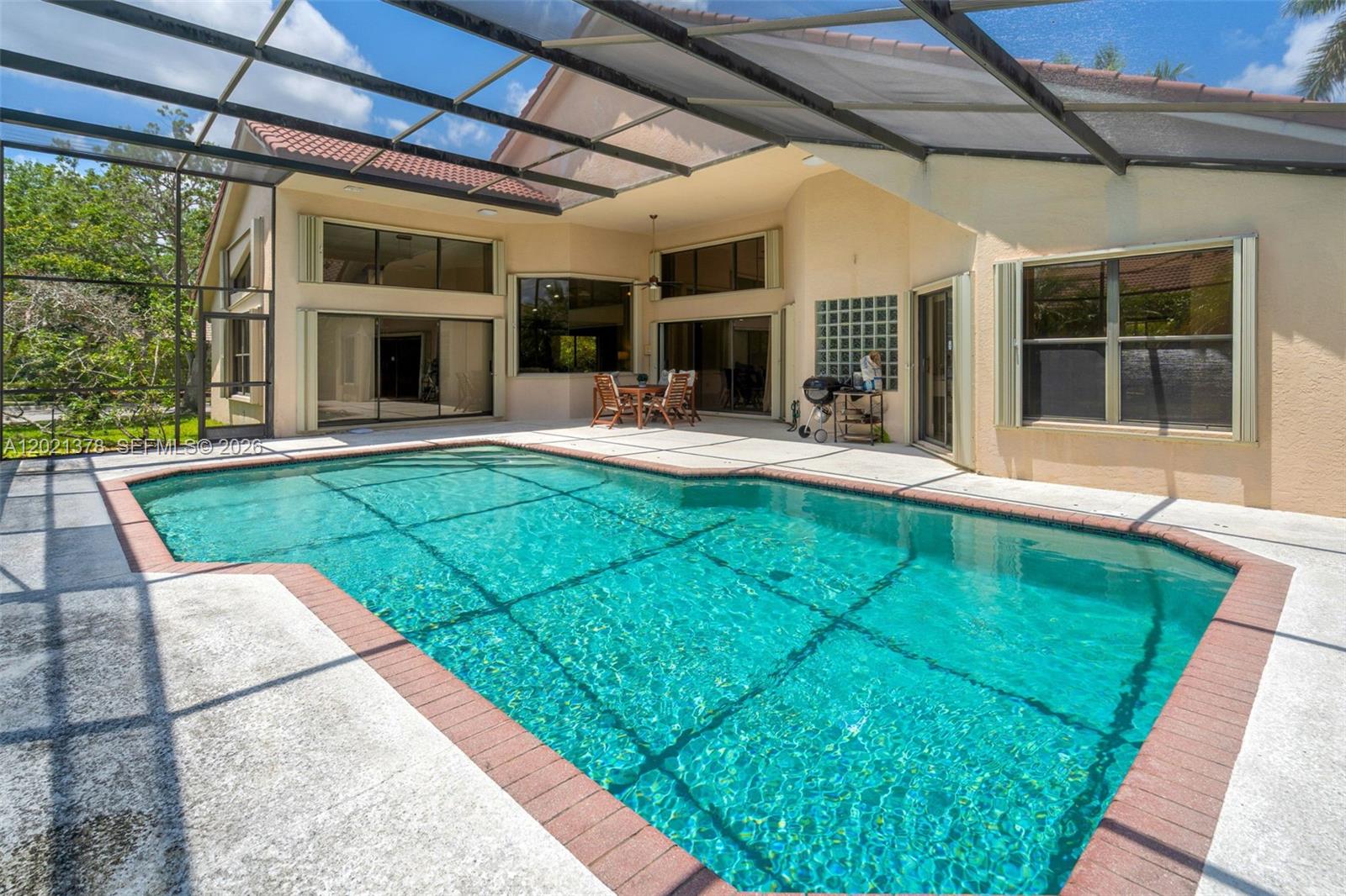 COUNTRY ISLES - Residential