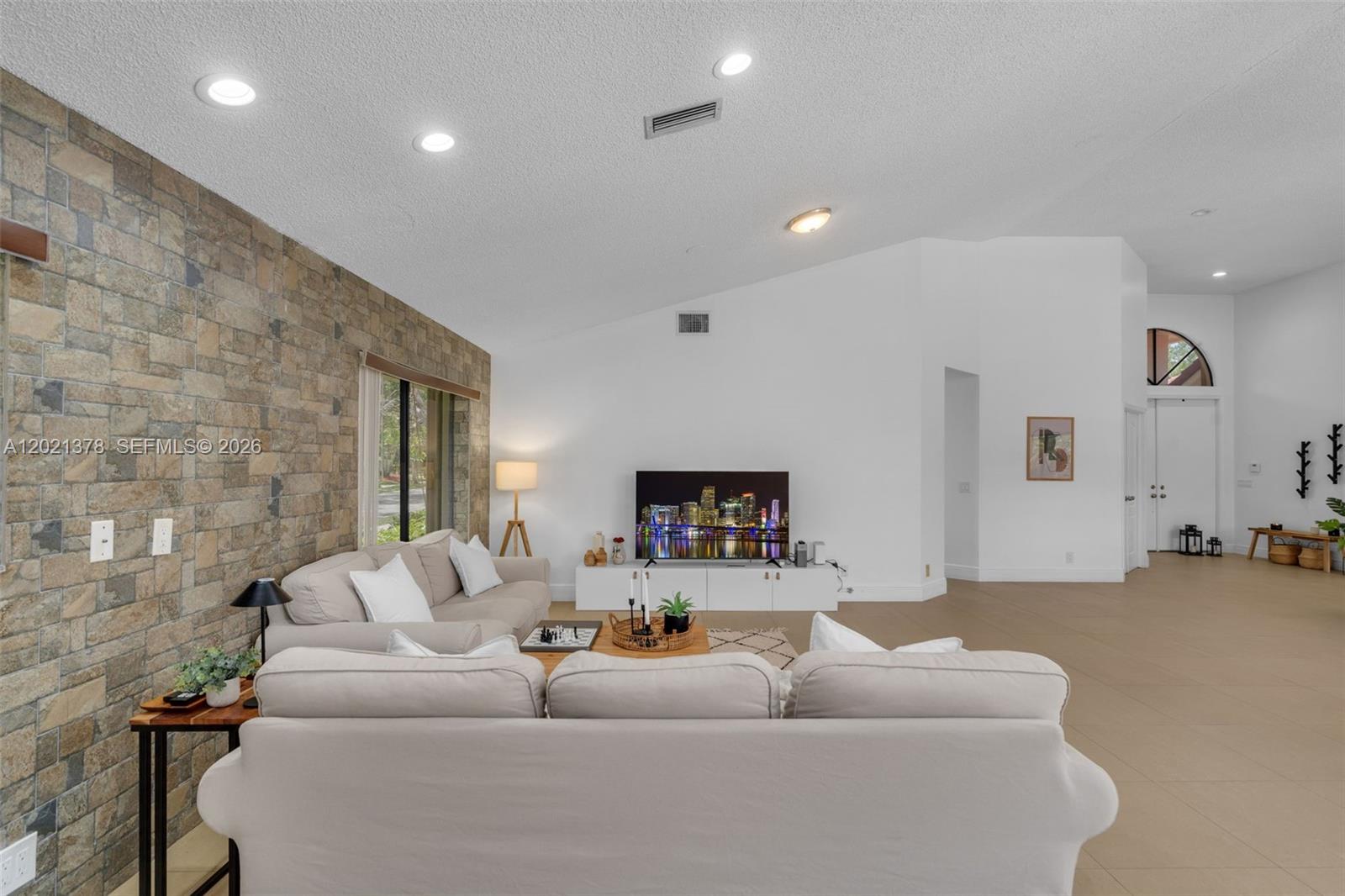 COUNTRY ISLES - Residential