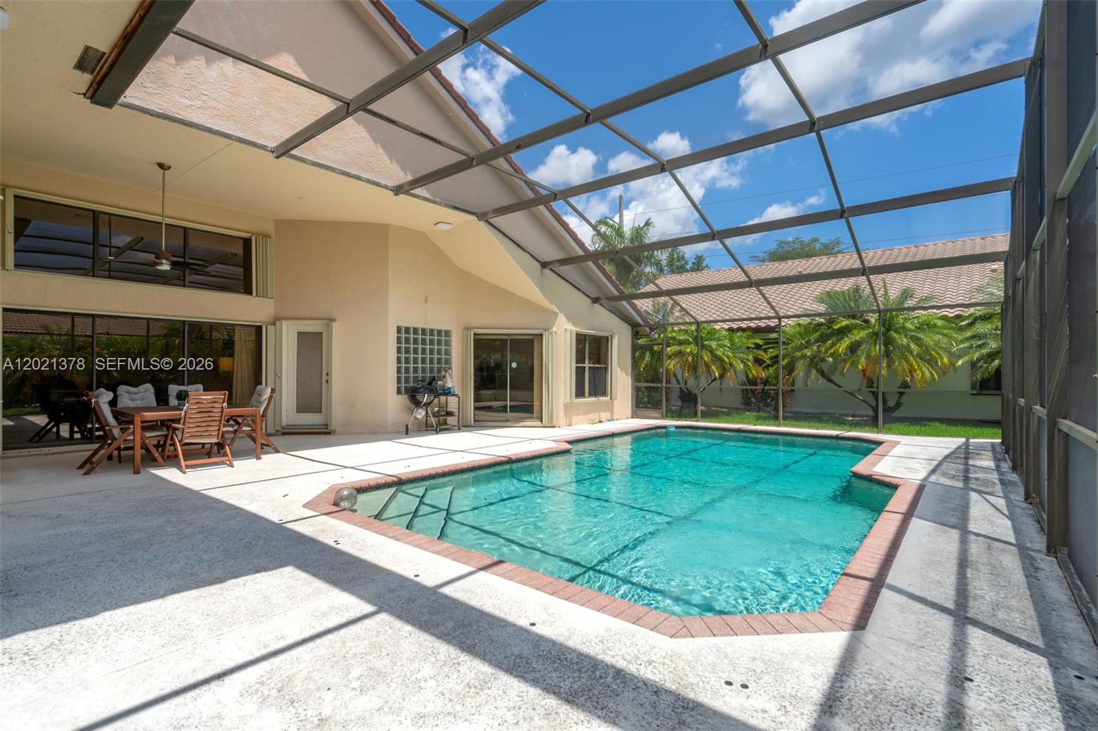 COUNTRY ISLES - Residential