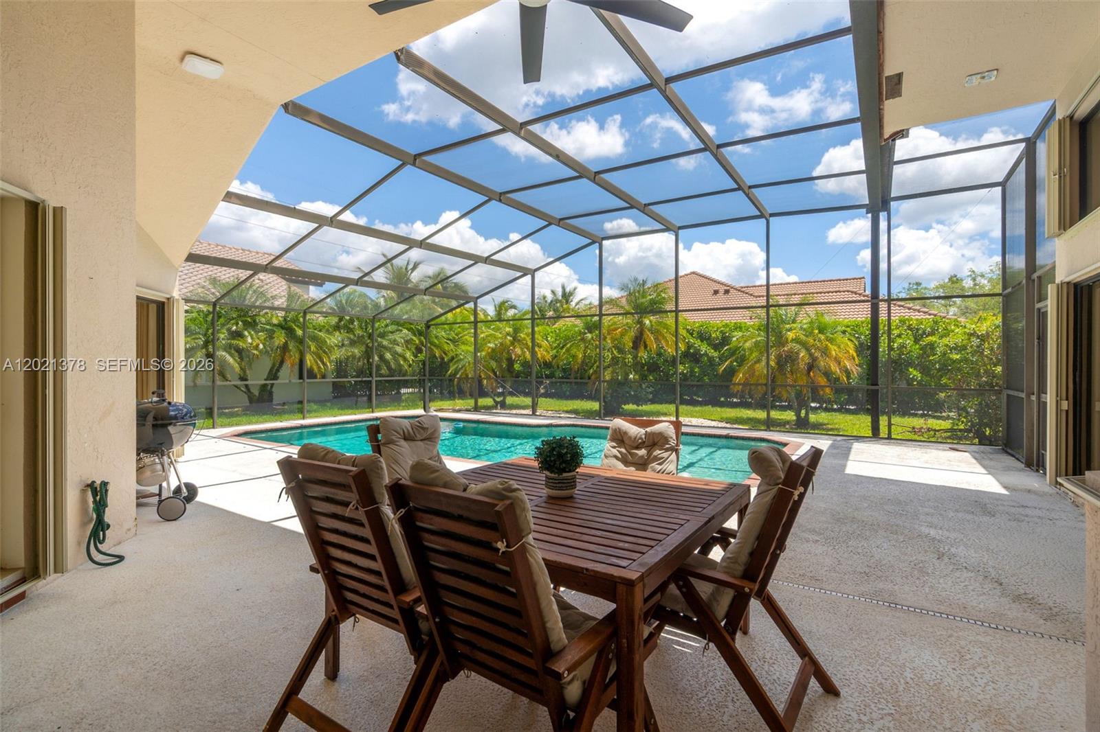 COUNTRY ISLES - Residential