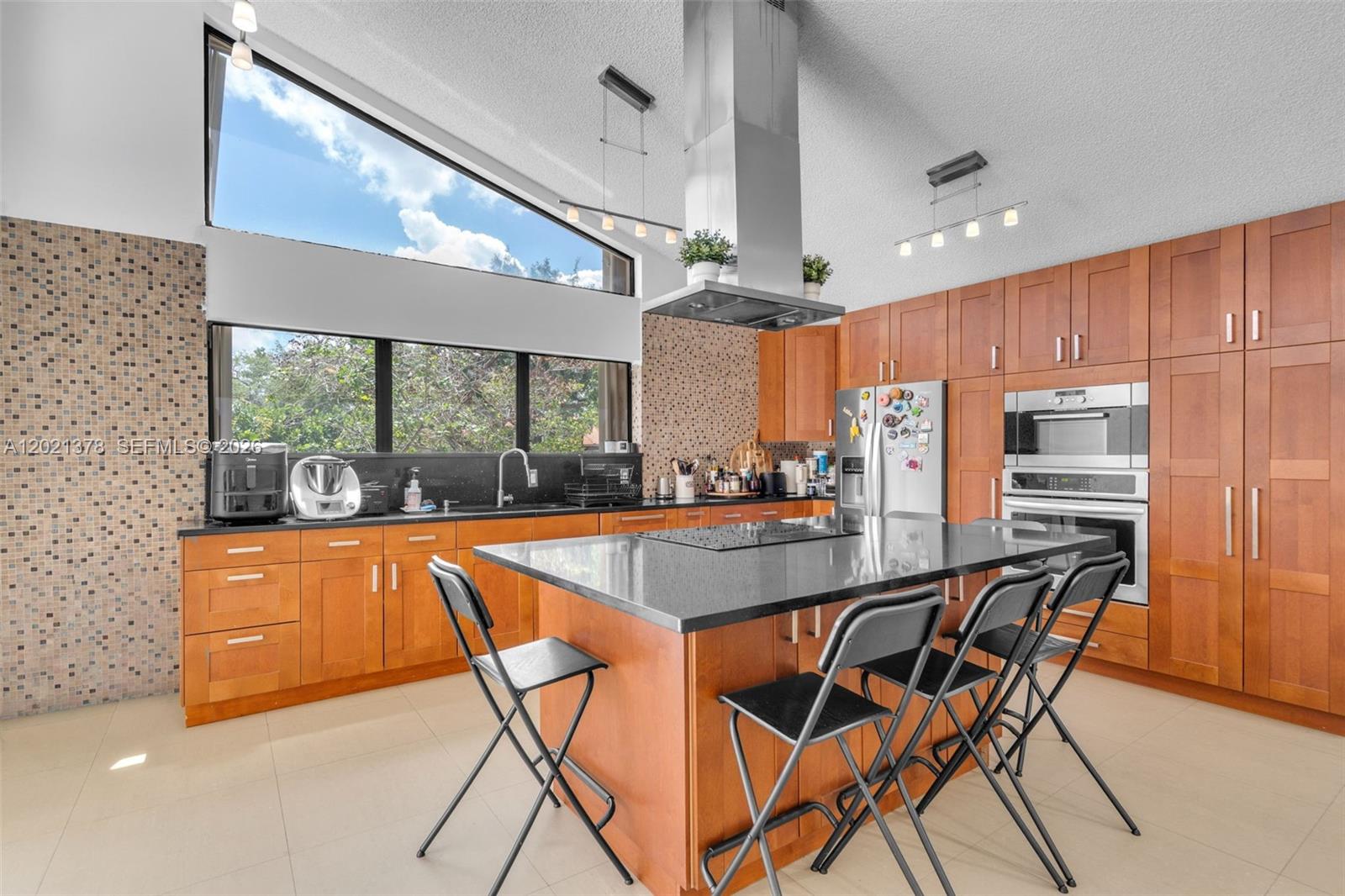 COUNTRY ISLES - Residential