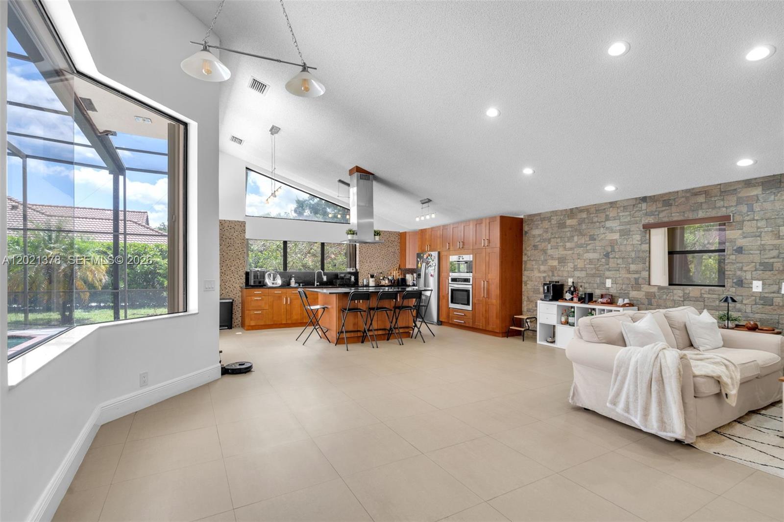 COUNTRY ISLES - Residential
