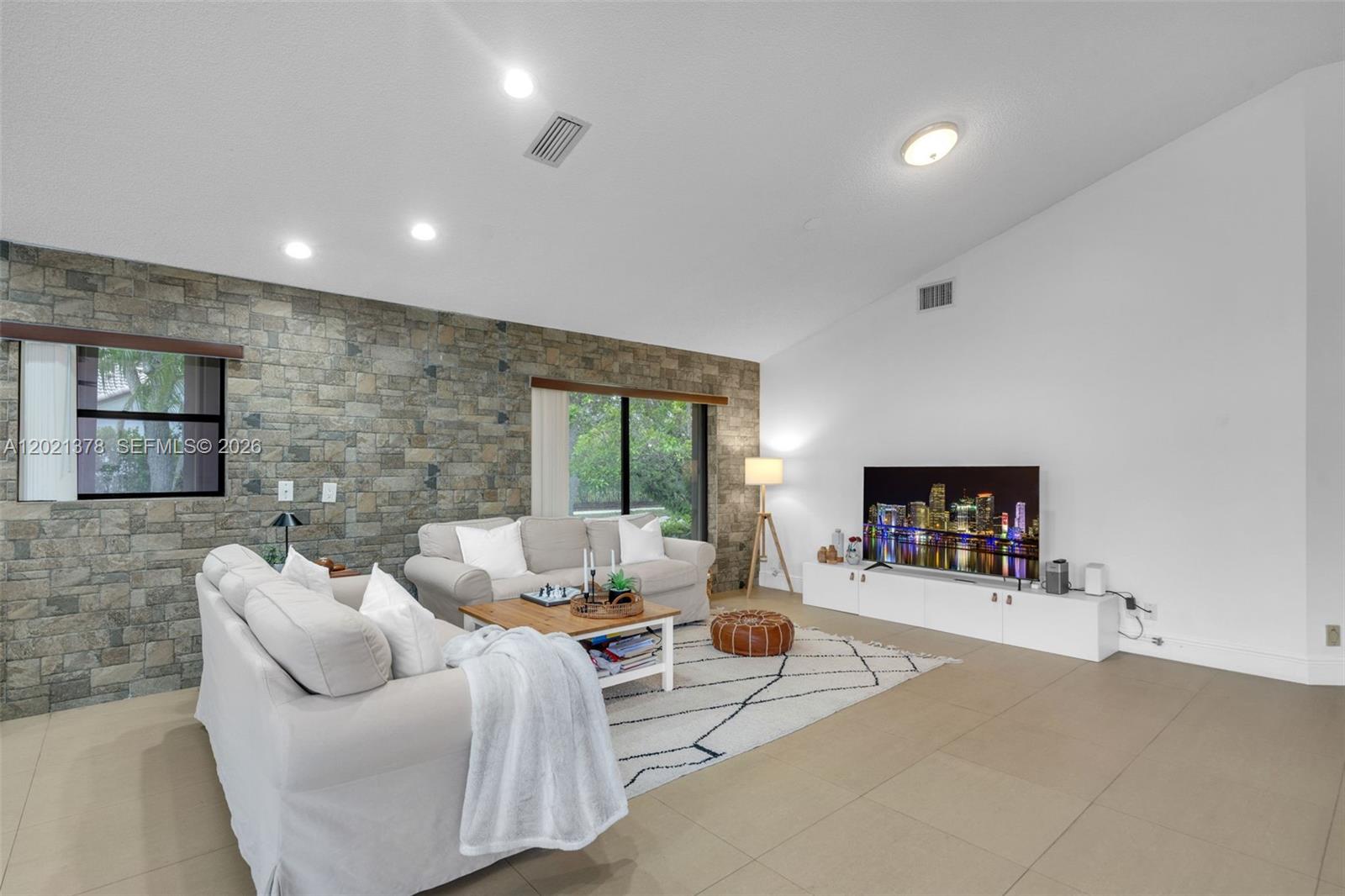 COUNTRY ISLES - Residential