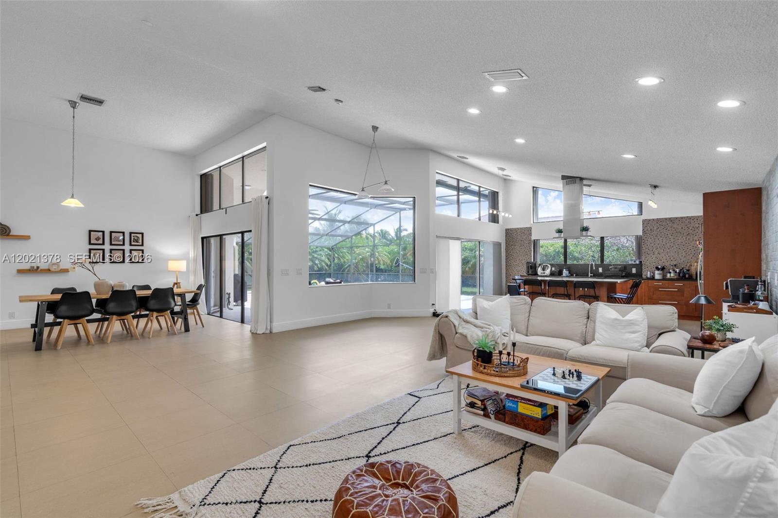 COUNTRY ISLES - Residential
