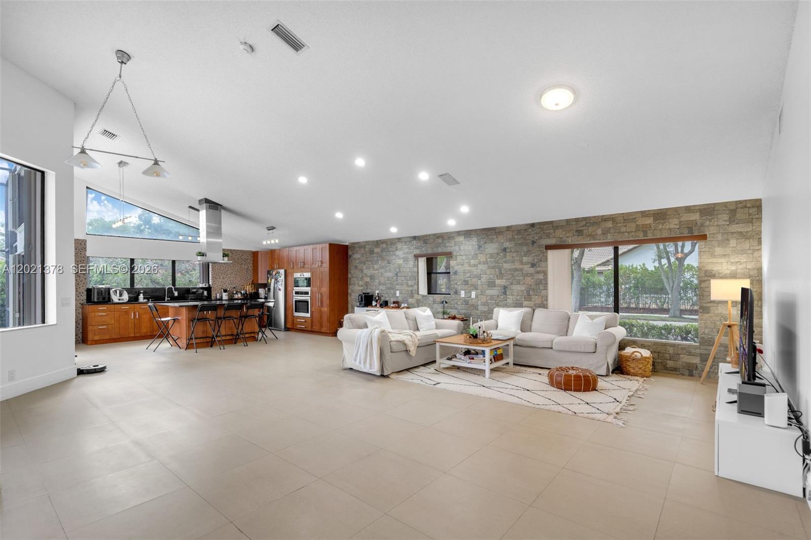 COUNTRY ISLES - Residential