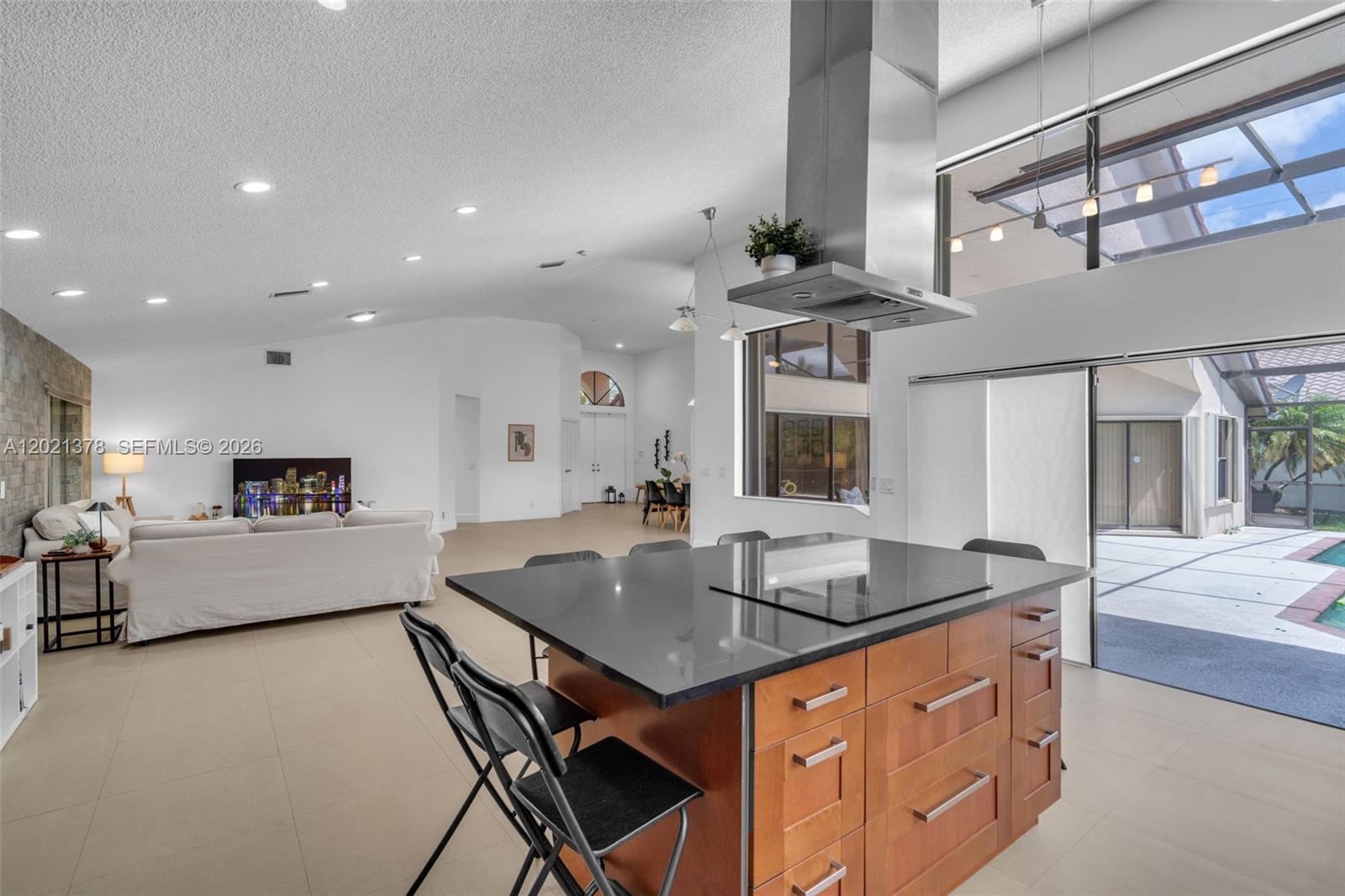 COUNTRY ISLES - Residential