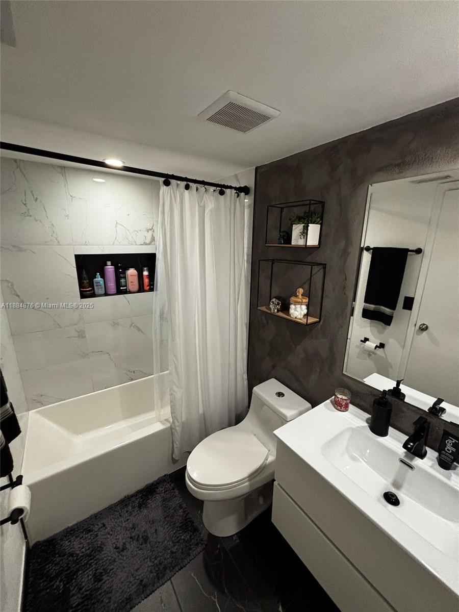 LAGO LINDO TOWNVILLAS CON - Residential