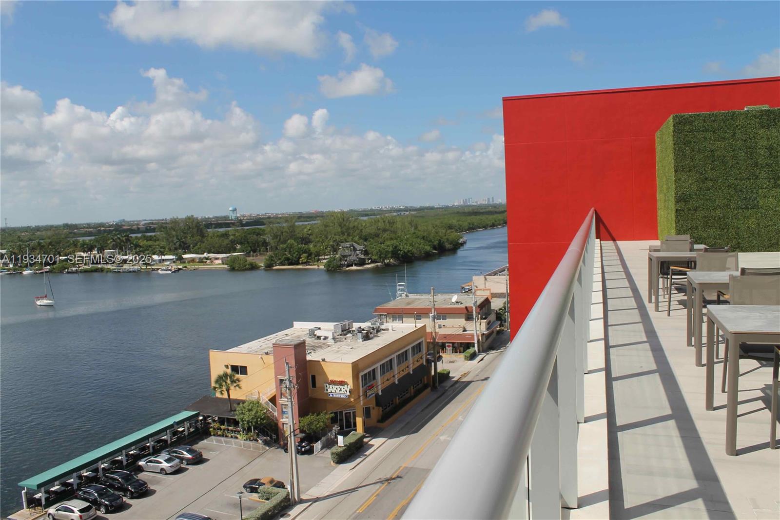 COSTA HOLLYWOOD CONDO - Residential